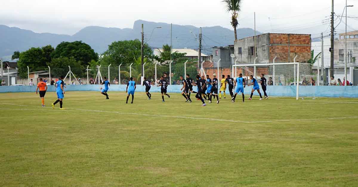 Time de futebol americano de Caraguatatuba vence partida em São