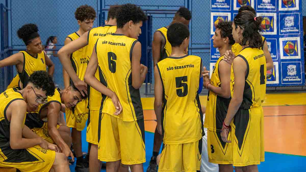 BASQUETEBOL TAUBATE: EQUIPE SUB 19 FEMININO TAUBATE X SJC