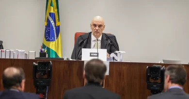 Bolsonaro afirma que não recebeu voz de prisão de ex-comandante do Exército