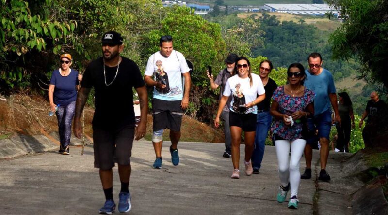 Caminhada e missa campal no Morro Santo Antônio abrem Semana do Padroeiro em Caraguatatuba