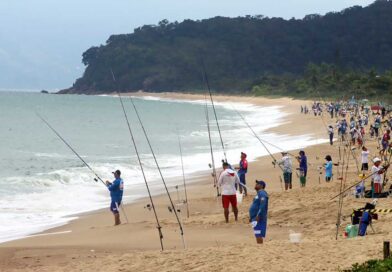 5ª edição do “Torneio de Pesca da Vilma” movimenta Praia do Massaguaçu neste fim de semana
