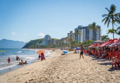 Caraguatatuba prepara projeto-piloto para reorganizar Praia Martim de Sá com padronização de miniquiosques