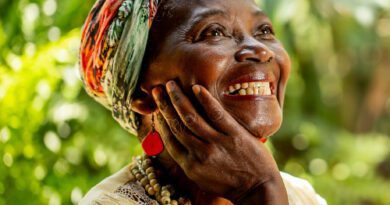 Festival do Camarão recebe show de Ana Maria Carvalho e oficina gratuita de danças populares em Caraguatatuba