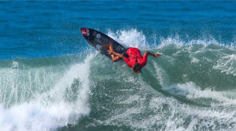 Hang Loose Surf Attack reúne 35 atletas de Ubatuba em Itamambuca com disputa pela liderança do circuito