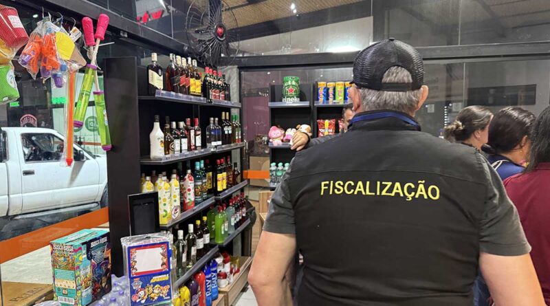 Caraguá Segura fiscaliza bares e adegas e encontra produtos irregulares