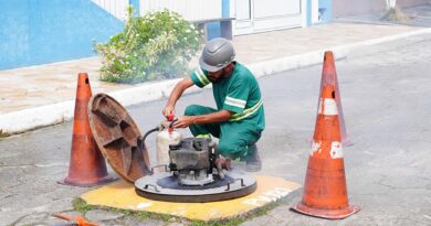 Sabesp faz testes de fumaça para identificar ligações irregulares em Caraguatatuba e São Sebastião